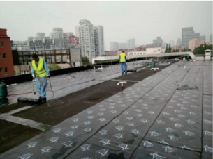  浦东药厂屋顶防水工程施工现场